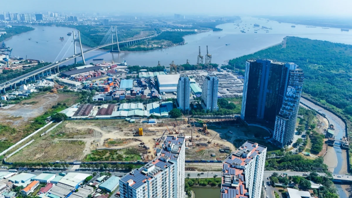 To&agrave;n cảnh thực tế dự &aacute;n Noble Crystal Riverside nh&igrave;n từ hướng s&ocirc;ng S&agrave;i G&ograve;n đang trong giai đoạn ho&agrave;n thiện mặt ngo&agrave;i.