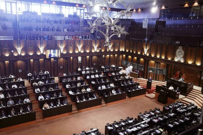 Quốc hội Sri Lanka lắng nghe b&agrave;i ph&aacute;t biểu ch&iacute;nh s&aacute;ch của Tổng B&iacute; thư, Chủ tịch nước T&ocirc; L&acirc;m. Ảnh: TTXVN
